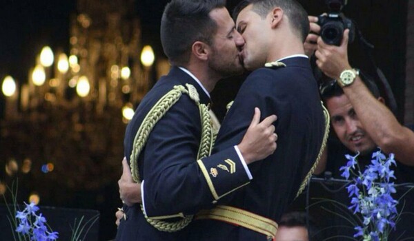 Δύο Ισπανοί αστυνομικοί σπάνε το ταμπού του γάμου μεταξύ ομοφυλόφιλων των σωμάτων ασφαλείας