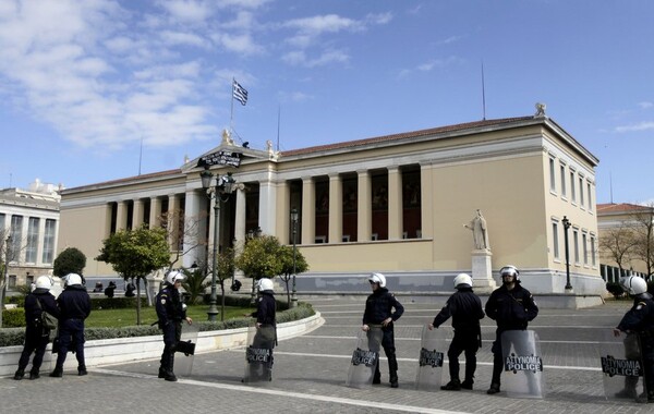 Παρέμβαση των αρχών για λήξη της κατάληψης ζήτησε η πρυτανεία του ΕΚΠΑ