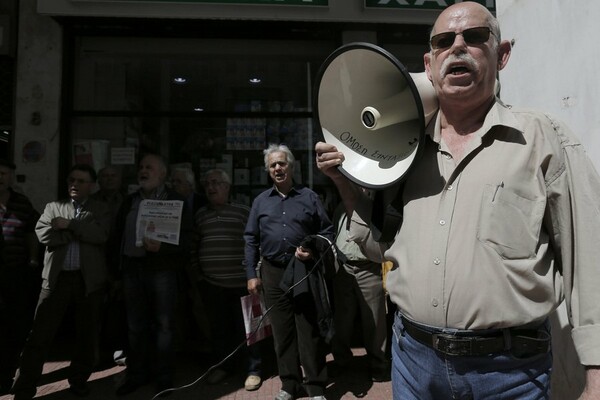 Συνταξιούχοι εισέβαλαν στη συνεδρίαση του ΙΚΑ για τα ταμειακά διαθέσιμα