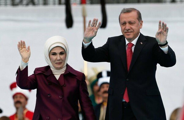 H σύζυγος του Ερντογάν δήλωσε δημοσίως πως τα χαρέμια ήταν τα "σχολεία της ζωής"