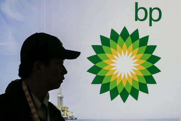 Η BP καταγράφει τη χειρότερη ζημία της τελευταίας 20ετίας κι απολύει 3.000 εργαζομένους