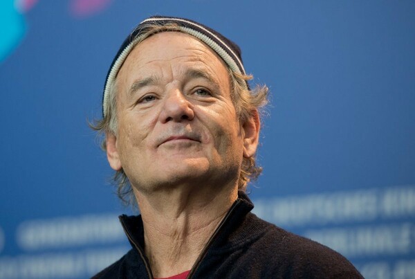 Έξαλλος ο Bill Murray πέταξε από ταράτσα τα κινητά θαυμαστών του που ήθελαν να τον φωτογραφίσουν