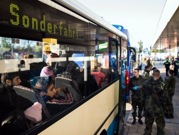 Η Γερμανία σκληραίνει τους όρους για τη χορήγηση ασύλου στους πρόσφυγες