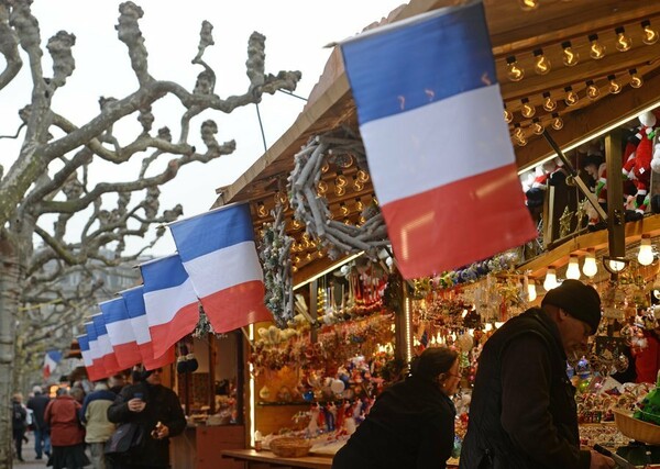 Χριστούγεννα με αστυνομικούς και χωρίς τουρίστες κάνει το Παρίσι
