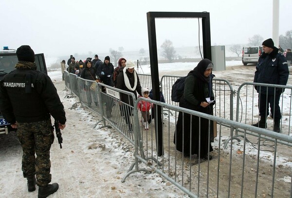 Η Σερβία κλείνει τα σύνορά της σε πρόσφυγες και μετανάστες