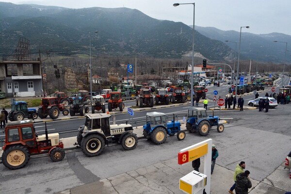 Οι αγρότες κλείνουν επ' αόριστον τα Τέμπη από αύριο Τρίτη