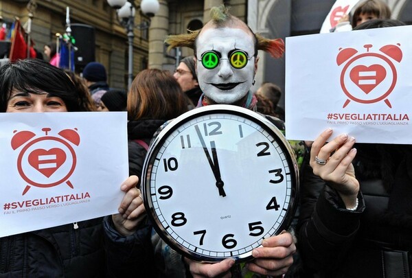 Χιλιάδες Ιταλοί σε 98 πόλεις βγήκαν στους δρόμους για τα δικαιώματα των ομόφυλων ζευγαριών
