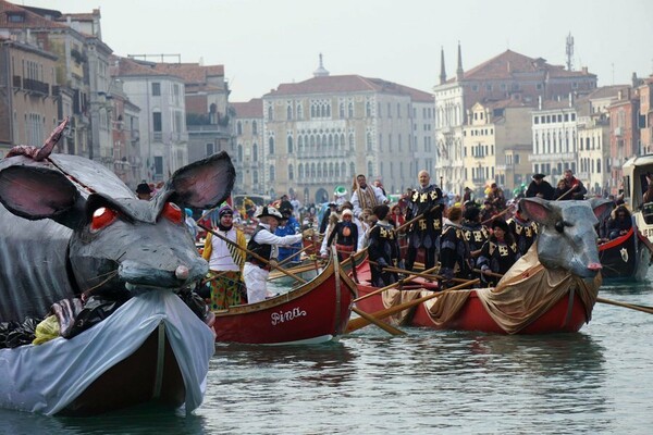 Η Βενετία δίνει το σύνθημα για την έναρξη του Καρναβαλιού με φαντασμαγορικό σόου και αυξημένα μέτρα ασφαλείας