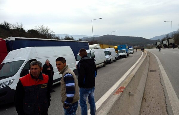 «Πόλεμος» αγροτών - φορτηγατζήδων στα σύνορα με τη Βουλγαρία - Ζητούν την παρέμβαση της Ε.Ε. οι Βούλγαροι