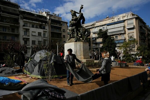 Άδειασε τελείως η πλ. Βικτωρίας - Με αστυνομική επιχείρηση απομακρύνθηκαν οι μετανάστες