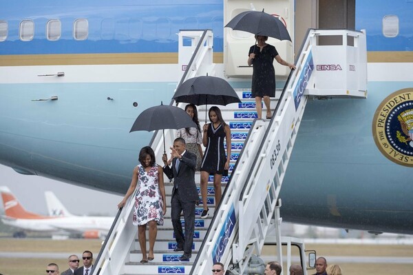Το γεύμα και η υποδοχή της οικογένειας Ομπάμα στην Κούβα - O αμερικανός πρόεδρος θα συναντηθεί με τον Ραούλ Κάστρο σήμερα