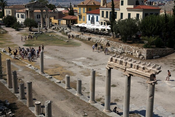 Guardian: Γιατί στην Αθήνα μαίνεται η μάχη μεταξύ αρχαίας και σύγχρονης πόλης