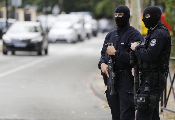 Συναγερμός σε κεντρικό δρόμο του Παρισιού για βόμβα σε ύποπτο όχημα- Απομονώθηκε η περιοχή