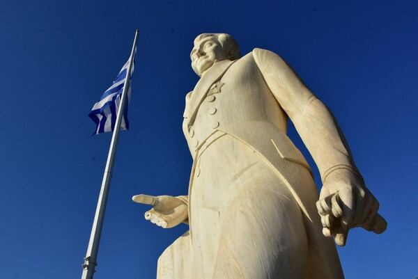 Βανδάλισαν το άγαλμα του Ιωάννη Καποδίστρια στο Ναύπλιο (ΦΩΤΟΓΡΑΦΙΕΣ)
