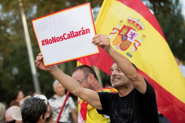 Ο Ισπανός πρωθυπουργός υποσχέθηκε δημοψήφισμα στους Καταλανούς, αλλά όχι για την ανεξαρτησία τους