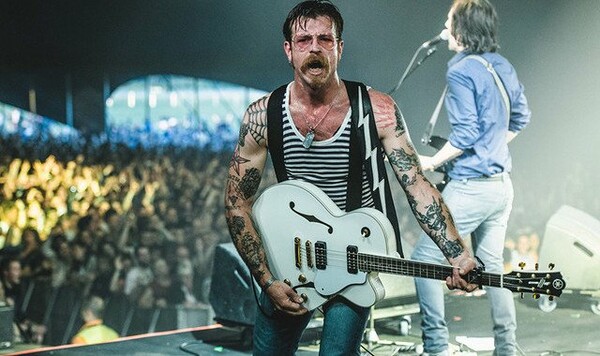 Υπέρ της οπλοκατοχής ο τραγουδιστής των «Eagles of Death Metal»