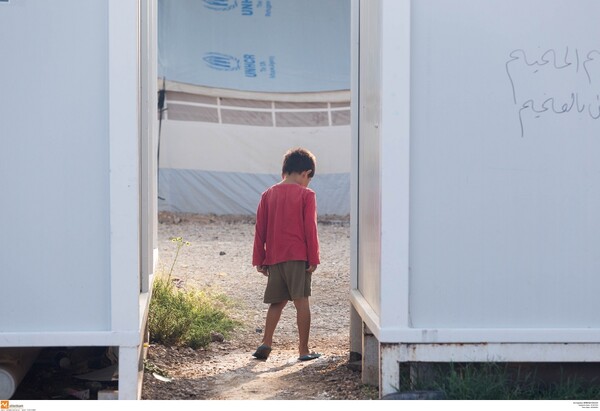 Έκκληση ΟΗΕ για τους πρόσφυγες στα νησιά: Χιλιάδες άνθρωποι στοιβαγμένοι- Παιδιά ζουν σε άθλιες συνθήκες
