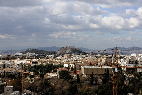 Νεφώσεις και μικρή πτώση της θερμοκρασίας