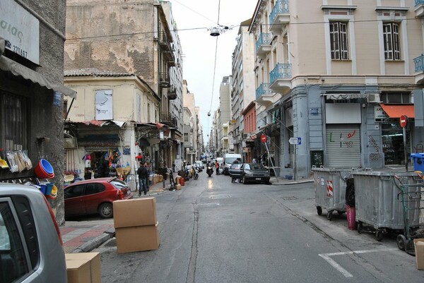 Το υπαίθριο ουρητήριο πίσω απ' το Δημαρχείο