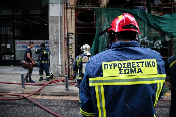 Πυροσβέστες διέσωσαν σκύλο από φλεγόμενο διαμέρισμα στη Θεσσαλονίκη