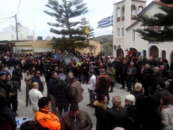 Και πάλι στους δρόμους οι κάτοικοι στην Κω - Αποφασισμένοι να μη γίνει το hot spot