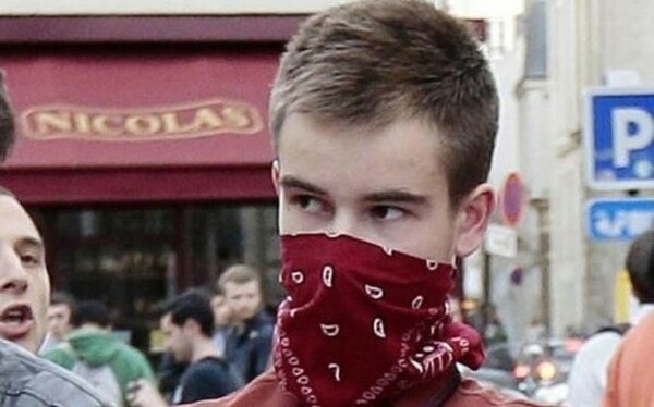 Ξεκίνησε η δίκη για το θάνατο του 18χρονου αντιφασίστα Κλεμάν Μερίκ- Σκίνχεντς τον σκότωσαν με σιδερογροθιά