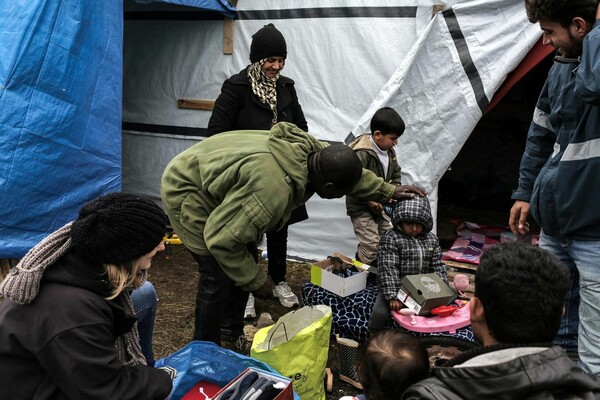Ύπατη Αρμοστεία: Ανησυχητικές και πολύ ανθυγιεινές οι συνθήκες διαβίωσης των παιδιών στη «ζούγκλα» του Καλαί