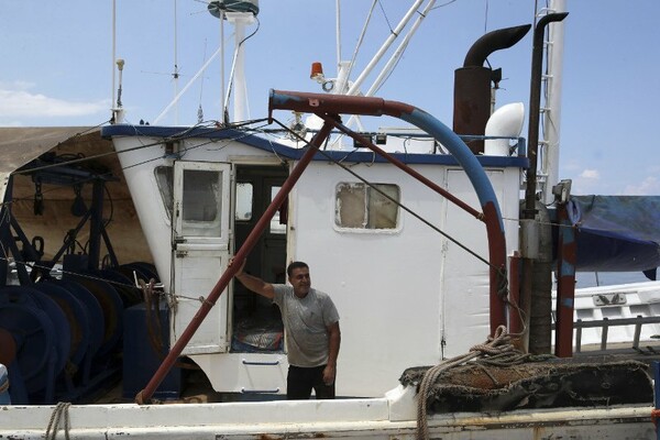 Ελληνική υπηκοότητα σε αλλοδαπούς ψαράδες που έσωσαν ζωές στο Μάτι (ΒΙΝΤΕΟ)