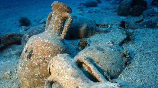 Αρχαίος αμφορέας βρέθηκε σε παραλία της Κρήτης