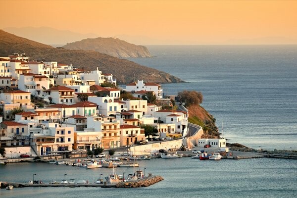 Aκέφαλο πτώμα εκβράστηκε στο Μπατσί της Άνδρου