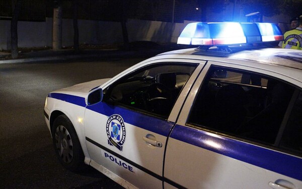Μπαράζ εμπρησμών σε ι.χ. το βράδυ στα Εξάρχεια