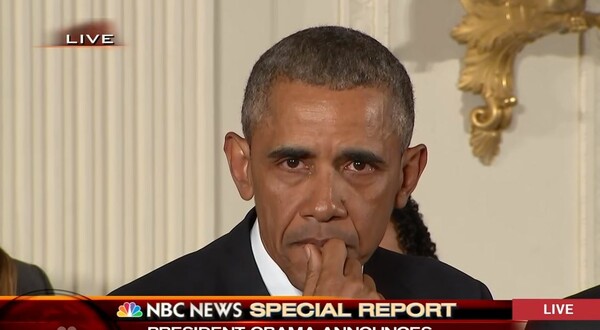 Ο Ομπάμα δακρύζει και βγάζει μια συγκλονιστική ομιλία για τα νεκρά θύματα από όπλα στις ΗΠΑ