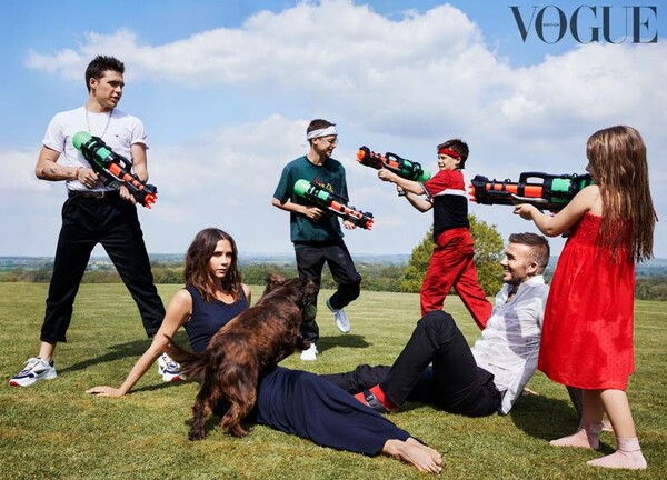 Οι Μπέκαμ στη Vogue για το αφιέρωμα στη μαμά Βικτώρια