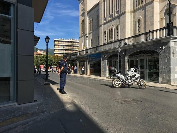 Κινηματογραφική ληστεία στην Τρίπολη- Μπήκαν με καλάσνικοφ σε κοσμηματοπωλείο σε δρόμο γεμάτο κόσμο