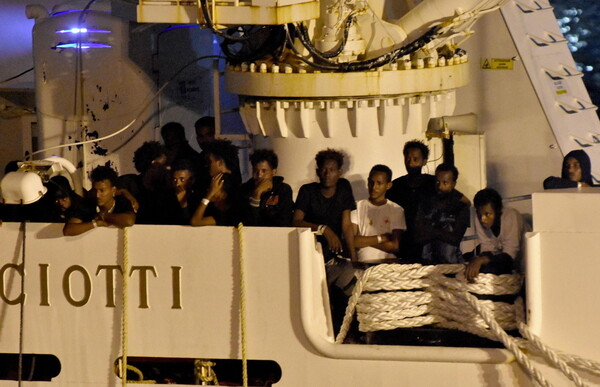 Τέλος στο «θρίλερ» με τους πρόσφυγες του πλοίου Diciotti