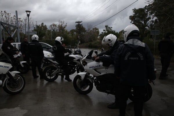 Εντοπίστηκε σακίδιο γεμάτο με βόμβες μολότοφ στη Νέα Σμύρνη