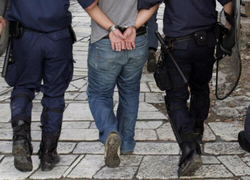 Η γυναίκα που αποκάλυψε το κύκλωμα εκβιαστών καταγγέλει το Βήμα που έγραψε ότι "τώρα τα γυρίζει"