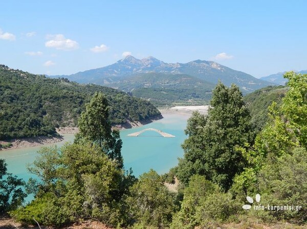 Έτοιμο να καταρρεύσει ένα από τα παλιότερα πετρόκτιστα γεφύρια της Ελλάδας στην Ευρυτανία