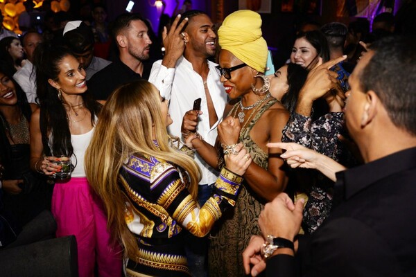 Βραβεία MTV: Μέσα στο γεμάτο διάσημους καλεσμένους πάρτι της Τζένιφερ Λόπεζ στη Νέα Υόρκη