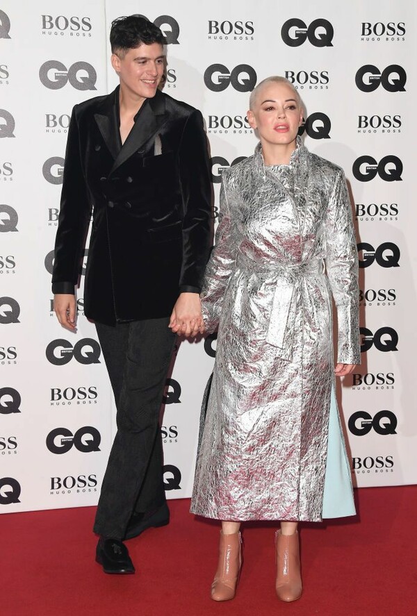 Βραβεία GQ στο Λονδίνο: Ηθοποιοί, μοντέλα, σχεδιαστές και διασημότητες στο κόκκινο χαλί