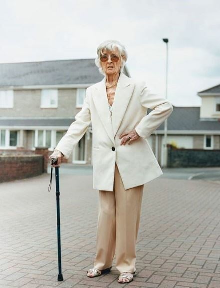 Ο Helmut Lang προκαλεί τα στερεότυπα και χρησιμοποιεί ηλικιωμένες γυναίκες στη νέα του καμπάνια