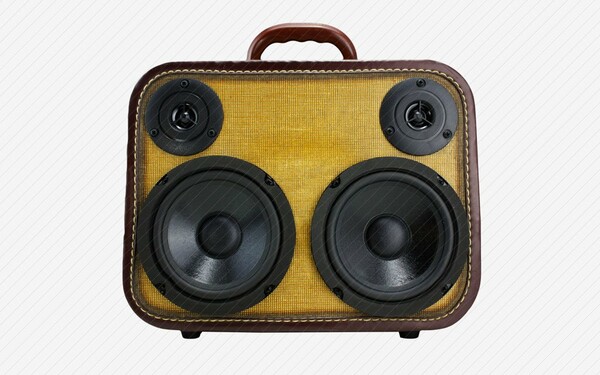 Vintage βαλίτσες γίνονται πανέμορφα boomboxes