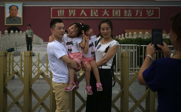 Η Κίνα οδεύει προς το τέλος των περιορισμών στον αριθμό των παιδιών ανά οικογένεια