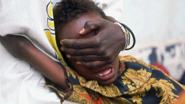 Η φρίκη της κλειτοριδεκτομής - 50 κορίτσια νοσηλεύονται με ακρωτηριασμένα γεννητικά όργανα στη Μπουρκίνα Φάσο