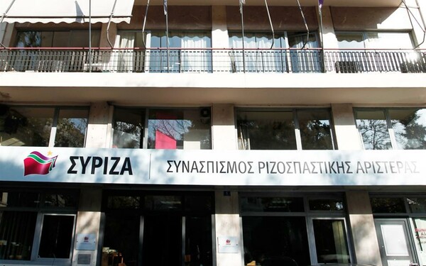 Επίθεση ΣΥΡΙΖΑ στον Μητσοτάκη, λίγο πριν τη συνάντηση με Τσίπρα: Εκείνος είχε διορίσει 51 μετακλητούς στο γραφείο του