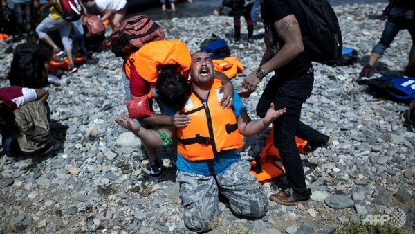 Νέα τραγωδία στο Αιγαίο - 10 παιδιά ανάμεσα στους 25 νεκρούς σε ναυάγιο με λέμβο μεταναστών