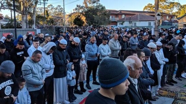 Μουσουλμάνοι προσεύχονται στην Αυστραλία για να σταματήσει η ακραία ξηρασία