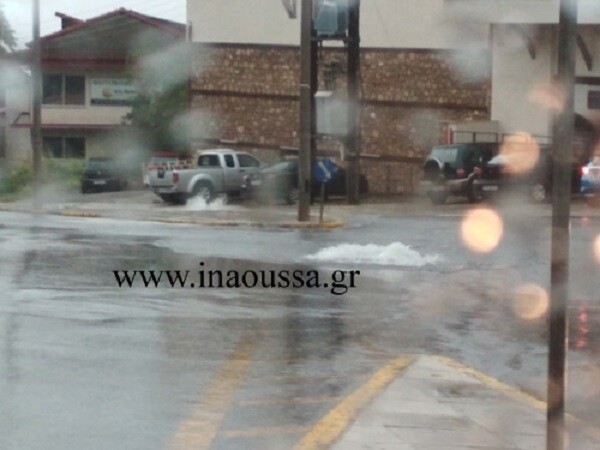 Πλημμύρες και κατολισθήσεις από την έντονη βροχόπτωση στη Νάουσα