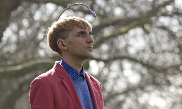 Neil Harbisson: Ο καλλιτέχνης που δεν είναι πια άνθρωπος αλλά "μετά-άνθρωπος"