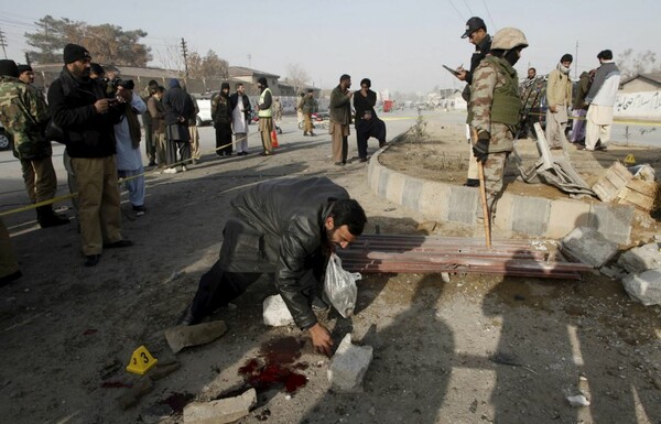Πέντε νεκροί στο Πακιστάν από καμικάζι βομβιστή αυτοκτονίας